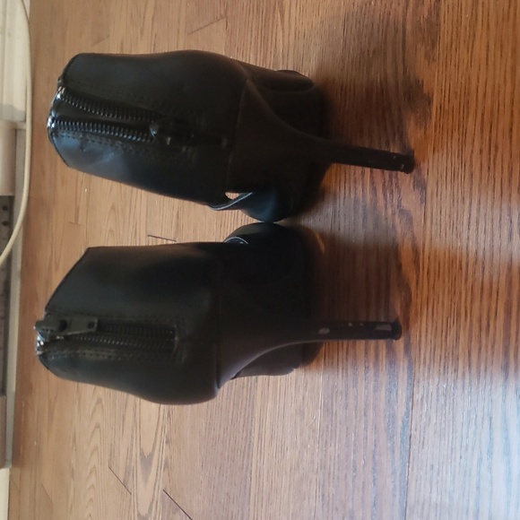 Fioni Black Heels - Picture 6 of 14